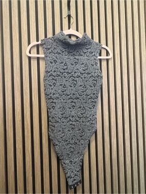 Sleeveless Gray Lace-Textured Mock Neck Bodysuit